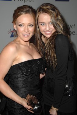 Hilary duff ve yaşam 2007 ruhu, miley cyrus ödül akşam yemeği hilary duff tarafından ev sahipliği yaptı. Pasifik Tasarım Merkezi, west hollywood, ca. 09 / 27 / 07