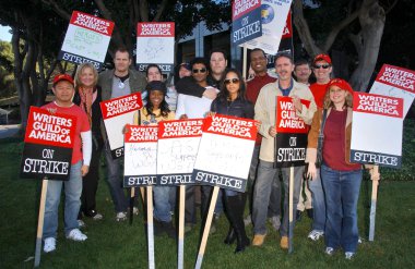 Universal Studios önünde Writers Guild of America Picket Line 
