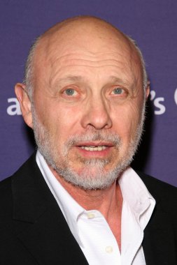 Hector Elizondo