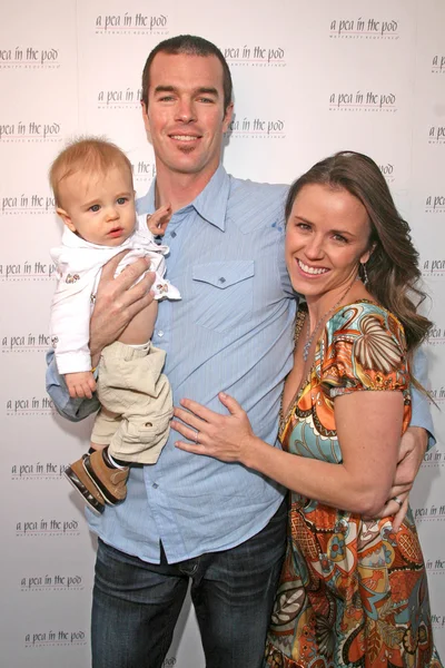 Ryan Sutter with Trista Sutter and son Maxwell — Stock Photo, Image