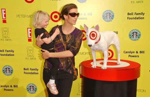 Rachel Griffiths and son Banjo at P.S. Arts 10th Annual "Express Yourself" Benefit. Barker Hanger, Santa Monica, CA. 11-04-07 — Stock Photo, Image