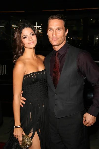 Camilla Alves and Matthew McConaughey at the World Premiere of "Fool's Gold". Grauman's Chinese Theatre, Hollywood, CA. 01-30-08 — Stock Photo, Image
