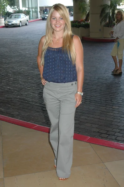 Candace cameron bure hallmark kanal tanıtımı sırasında 2008 televizyon Eleştirmenleri Derneği tur tuşuna basın. Beverly hilton hotel, beverly hills, ca. 07-08-08 — Stok fotoğraf