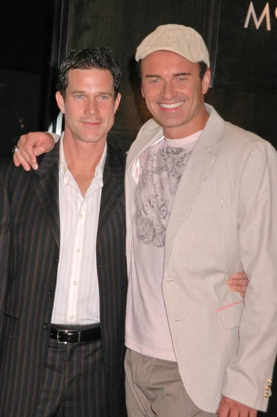 Dylan Walsh and Julian McMahon at a media event promoting Nip Tuck's move from Miami to Los Angeles. Hollywood and Highland Center, Hollywood, CA. 10-25-07 — Stock Photo, Image