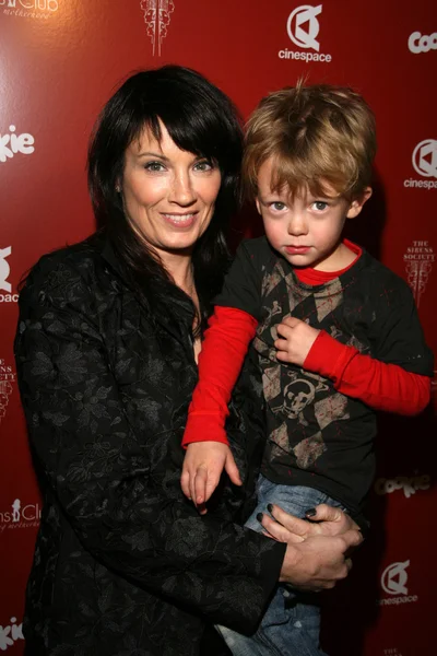 Meredith Brooks and son Troy at the Hot Moms Club Still Thankful Still Giving Charity Event. Cinespace, Hollywood, CA. 11-29-07 — ストック写真