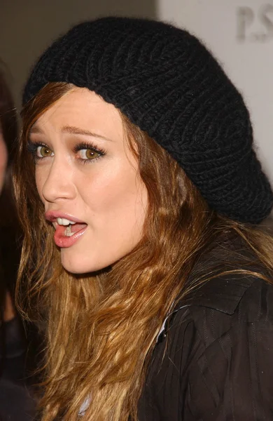 Hilary Duff en Chanel y P.S. Fiesta de las Artes. Chanel Beverly Hills Boutique, Beverly Hills, CA. 09-20-07 —  Fotos de Stock