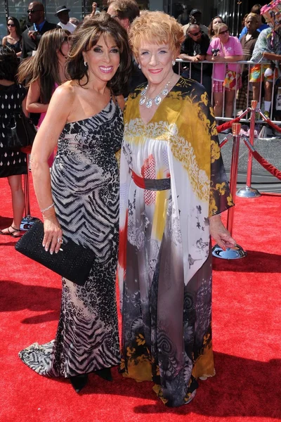 Kate linder i jeanne cooper, przybywających na 35 roczne dzienne emmy Awards. Kodak theatre w hollywood, ca. 06-20-08 — Zdjęcie stockowe