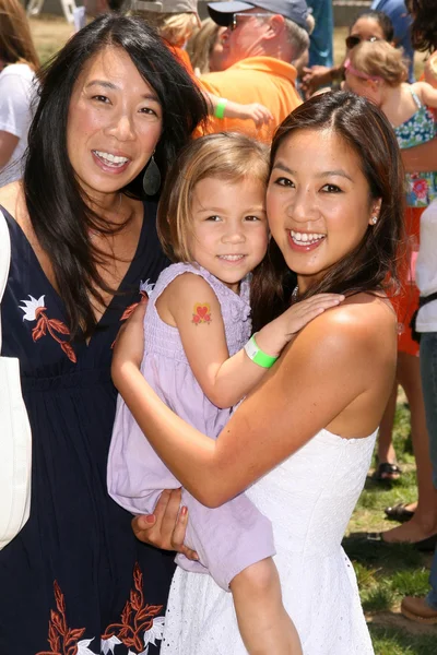 Karen Kwan és lánya, Michelle Kwan Olivia — Stock Fotó