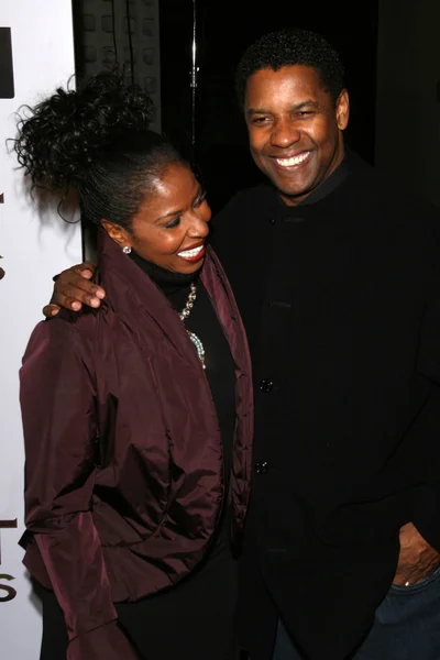 Pauletta Washington e Denzel Washington no Los Angeles Premiere de "The Great Debaters". Arclight Cinerama Dome, Hollywood, CA. 12-11-07 — Fotografia de Stock