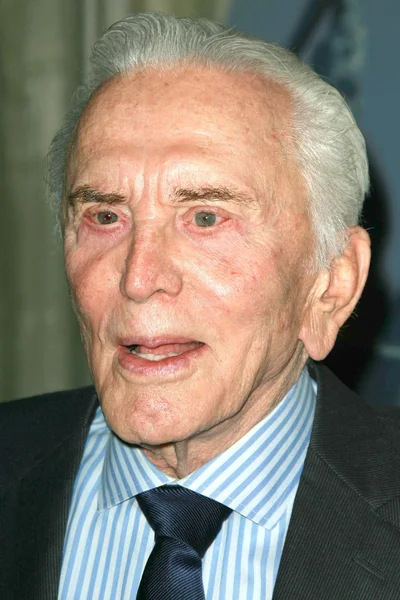 Kirk Douglas at the Women's Guild 50th Anniversary Fundraising Gala. Beverly Wilshire Hotel, Beverly Hills, CA. 09-15-07 — Stockfoto