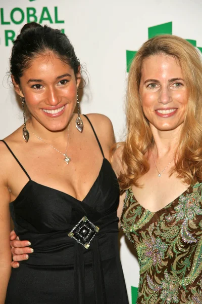 Q'orianka Kilcher e Nadine Wilde — Foto Stock