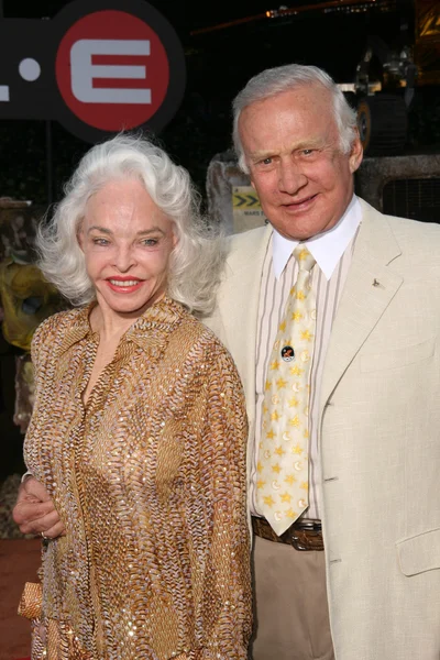 Buzz Aldrin e sua esposa Lois — Fotografia de Stock