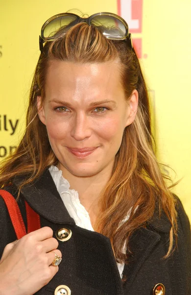 Molly Sims alla P.S. Arts 10th Annual "Express Yourself" Benefit. Barker Hanger, Santa Monica, CA. 11-04-07 — Foto Stock