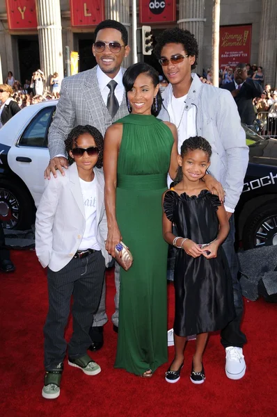 Will Smith con Jada Pinkett Smith y su familia — Foto de Stock