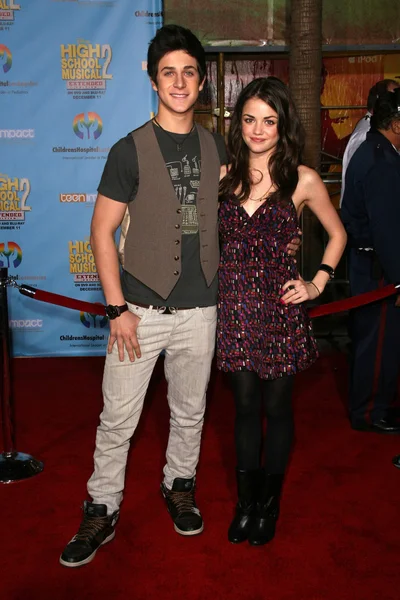 David Henrie and Lucy Hale — Stock Photo, Image