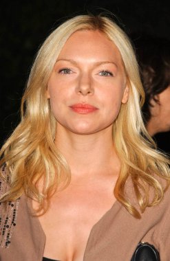 Laura prepon