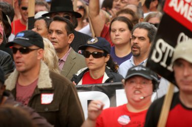 Julia Louis-Dreyfus Hollywood Bulvarı 'nda Amerika Yazarlar Derneği protestosunda. Hollywood, CA. 11-20-07