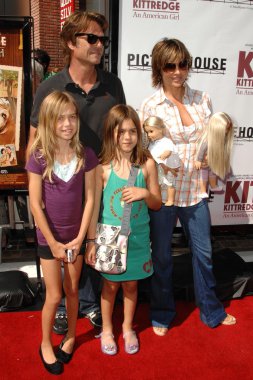 Harry Hamlin and Lisa Rinna with their daughters