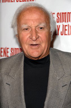 Robert Loggia