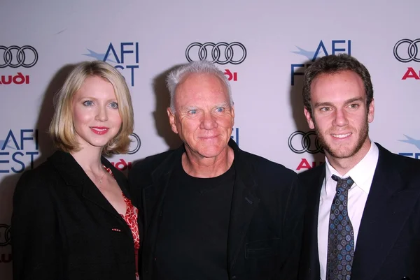Malcolm McDowell and family at the AFI Fest 2007 premiere of "Southland Tales". Arclight Cinemas, Hollywood, CA. 11-02-07 — Stock Photo, Image