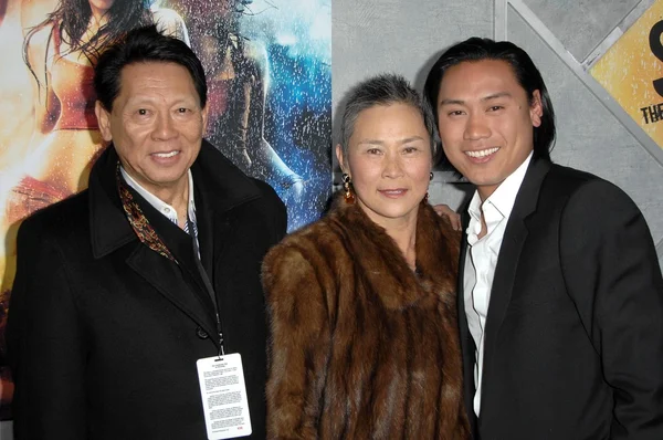 Jon chu och familj — Stockfoto