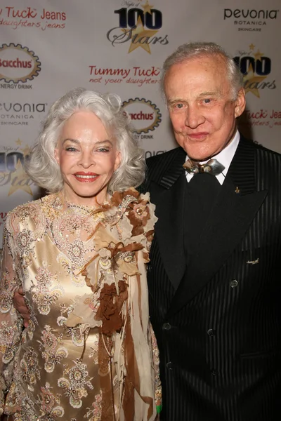 Buzz aldrin och hustru lois — Stockfoto