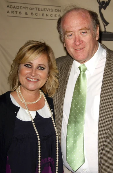 Maureen McCormick and Lloyd Schwartz at the "Another Opening, Another Show: A Celebration Of TV Theme Music" presented by ATAS. The Leonard H. Goldenson Theater, North Hollywood, CA. 10-11-07 — Stock Photo, Image