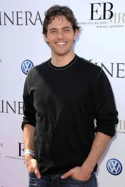 James marsden bei der Kinerase-Hautpflegefeier auf der Seebrücke, die von courteney cox zugunsten der ev medical research foundation ausgerichtet wurde. santa monica pier, santa monica, ca. 29.09.07 — Stockfoto