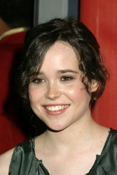 Ellen Page na 19. výroční Palm Springs International Film Festival Awards Gala. Palm Springs Convention Center, Palm Springs, cca 1.5.08 — Stock fotografie