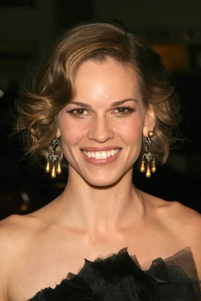 Hilary swank vid världspremiären av "PS jag älskar dig". Graumans Kinesiska theatre i hollywood, ca. 12-09-07 — Stockfoto