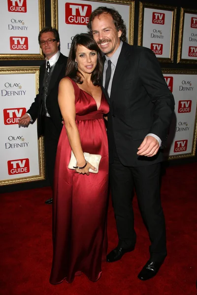 Constance Zimmer and friend at the 2007 TV Guide Emmy After Party. Les Deux, Hollywood, CA. 09-16-07 — Stok fotoğraf