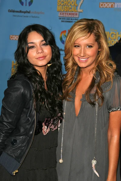 Vanessa Ann Hudgens and Ashley Tisdale — Stock Photo, Image