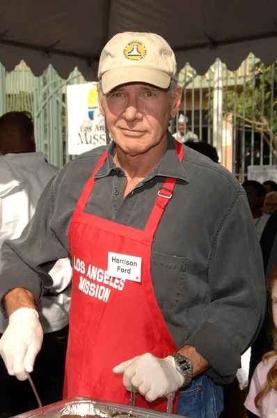 Harrison Ford at the Los Angeles Mission's Thanksgiving Dinner For the Homeless. L.A. Mission, Los Angeles, CA. 10-21-07 — Stok fotoğraf