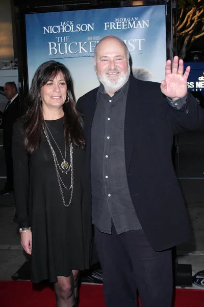Michele Singer and Rob Reiner at the Los Angeles Premiere of "The Bucket List". Cinerama Dome, Los Angeles, CA. 12-16-07 — Stock Photo, Image