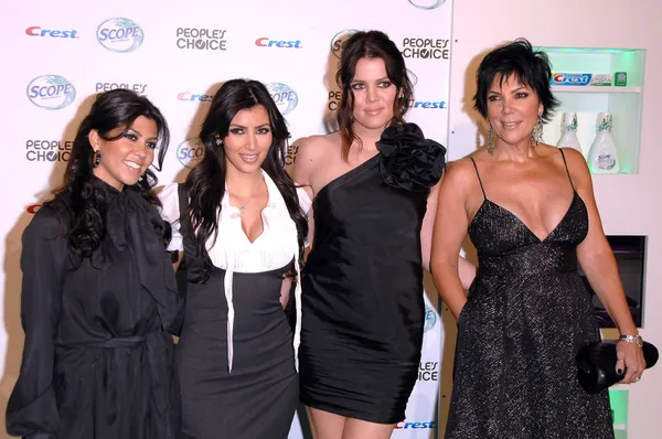 Sisters Kardashian and Kris Jenner — Stock Photo, Image