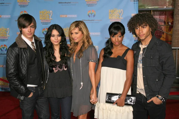 Elenco de "High School Musical 2 " — Foto de Stock