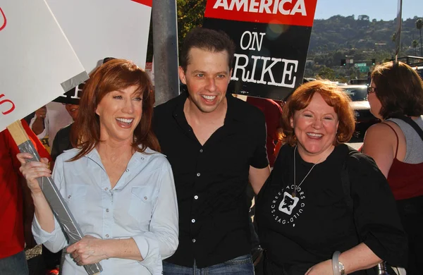 Kathy Griffin con Jon Cryer y Edie McClurg — Foto de Stock