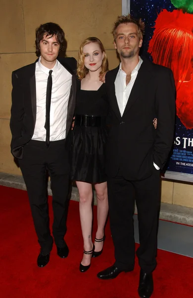 Jim Sturgess med Evan Rachel Wood och Joe Anderson på den särskilda screening av "Across the Universe". Egyptisk teater, Hollywood, ca. 09-18-07 — Stockfoto