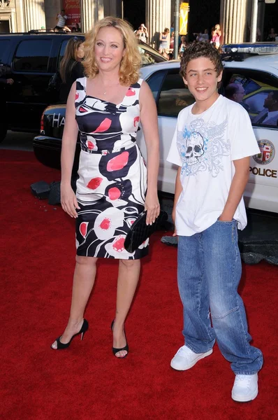 Virginia Madsen and son Jack — Stock Photo, Image