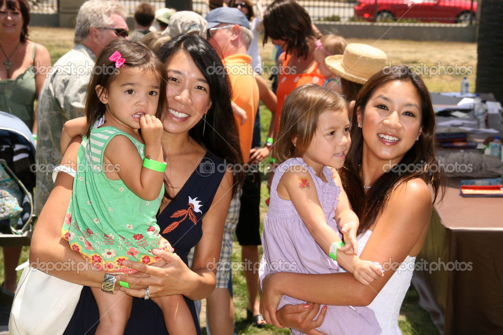 Karen Kwan and daughter Olivia with Michelle Kwan – Stock Editorial