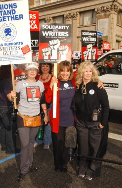 valerie harper ve connie ile Frances fisher stevens