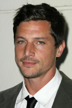 Simon Rex