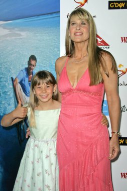 Terri Irwin ve kızı bindi