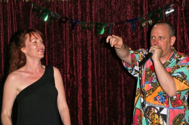 Jenny mcshane ve j. j. için doğum günü partisinde nathan brayley nathan brayley, amagis, hollywood, ca 05-18-08