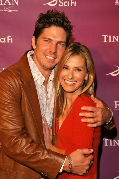 Michael Trucco e Sandra Hess no Premiere of SciFi Network 's "Tin Man". Cinerama Dome, Hollywood, CA. 11-27-07 — Fotografia de Stock