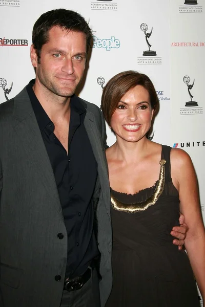 Peter Hermann and Mariska Hargitay at the 59th Annual Emmy Awards Nominee Reception. Pacific Design Center, Los Angeles, CA. 09-14-07 — Stock Photo, Image
