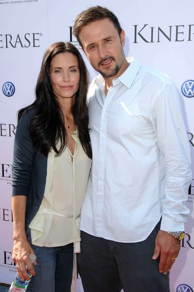 Courteney Cox and David Arquette at the Kinerase Skincare Celebration On The Pier hosted by Courteney Cox to benefit the EV Medical Research Foundation. Santa Monica Pier, Santa Monica, CA. 09-29-07 — Stock Photo, Image