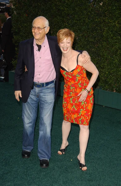 Norman Lear and Frances Fisher at the 17th Annual Enviromental Media Association Awards. Ebell Club Of Los Angeles, Los Angeles, CA. 10-24-07 — Stock Photo, Image