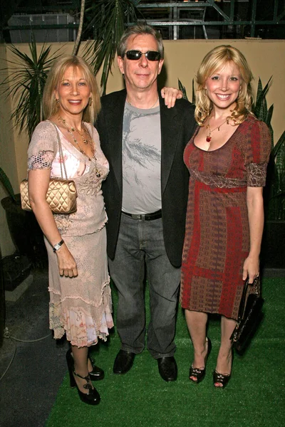 Courtney Peldon with her parents — Stock Photo, Image