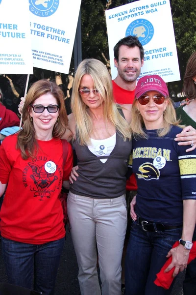 Dana Delany with Nicollette Sheridan and Felicity Huffman — Zdjęcie stockowe